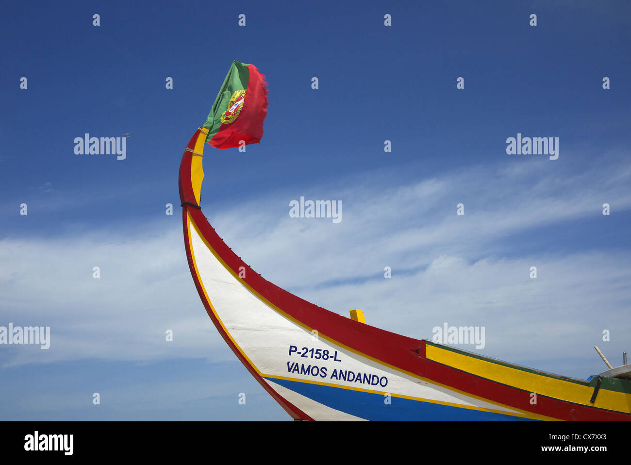 Bateau de pêche portugais battant pavillon national, le Portugal. Banque D'Images
