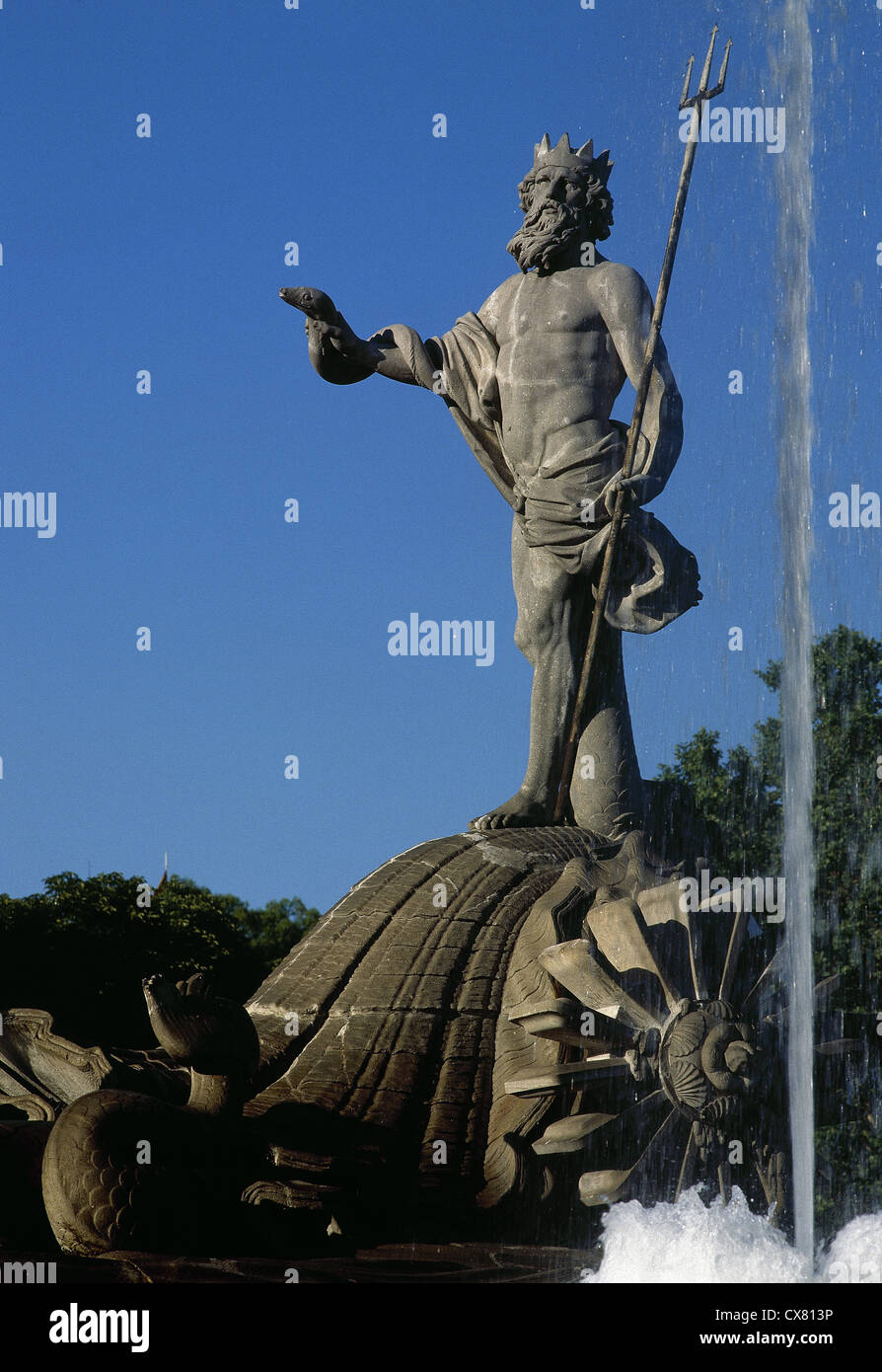 L'Espagne. Madrid. La fontaine de Neptune. Construit par Pascual Juan de Mena, 1780 et terminé en 1786 par Jose Rodriguez . Banque D'Images