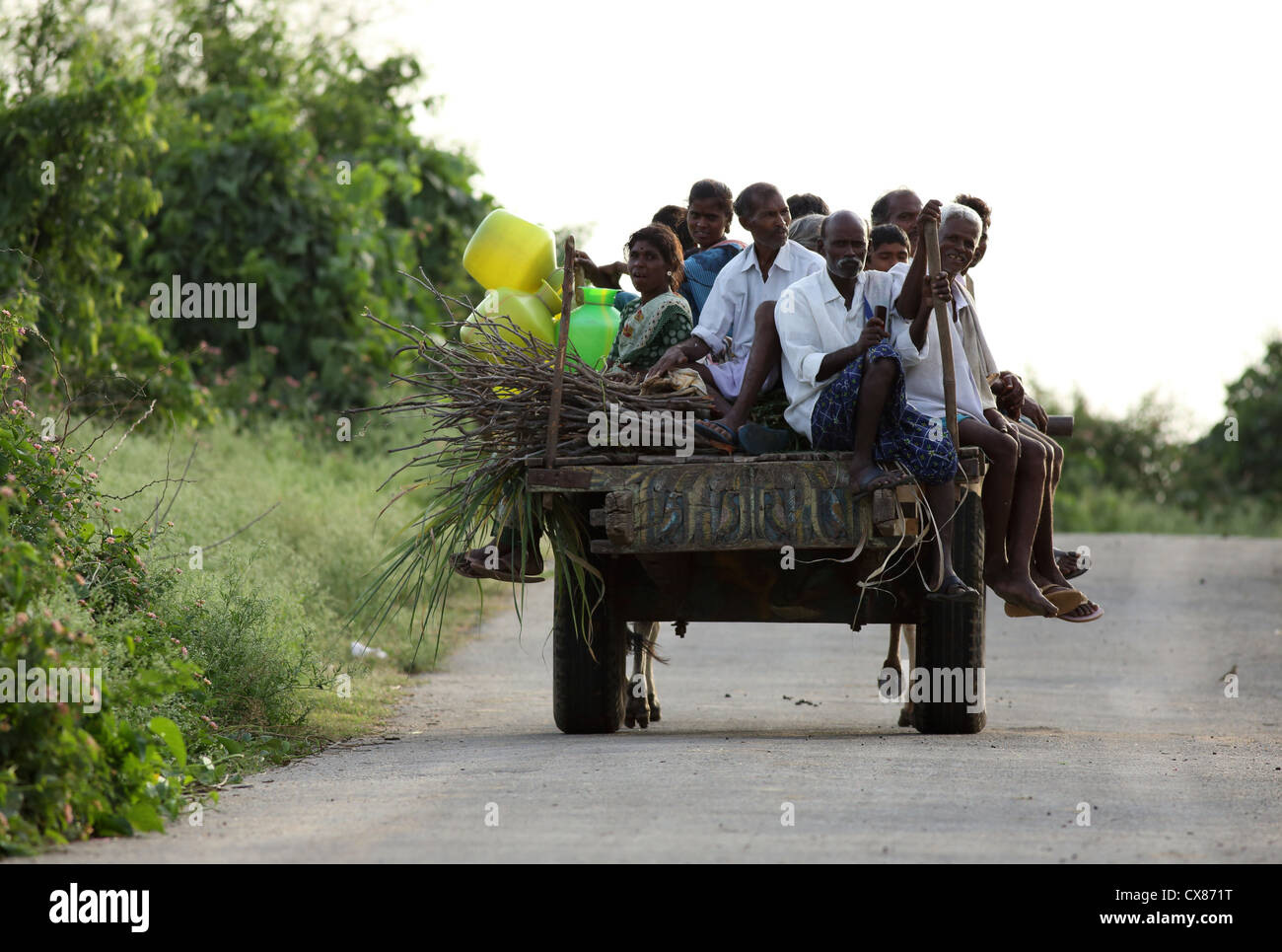 Charrette transportant des villageois du sud de l'Andhra Pradesh en Inde Banque D'Images