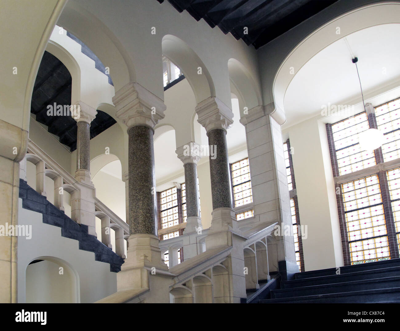RELATIVITÉ;M.C.Escher, artiste graphique néerlandais a été inspiré par les escaliers du Muséum national d'histoire naturelle. Raamsteeg Leiden pays-Bas. Banque D'Images