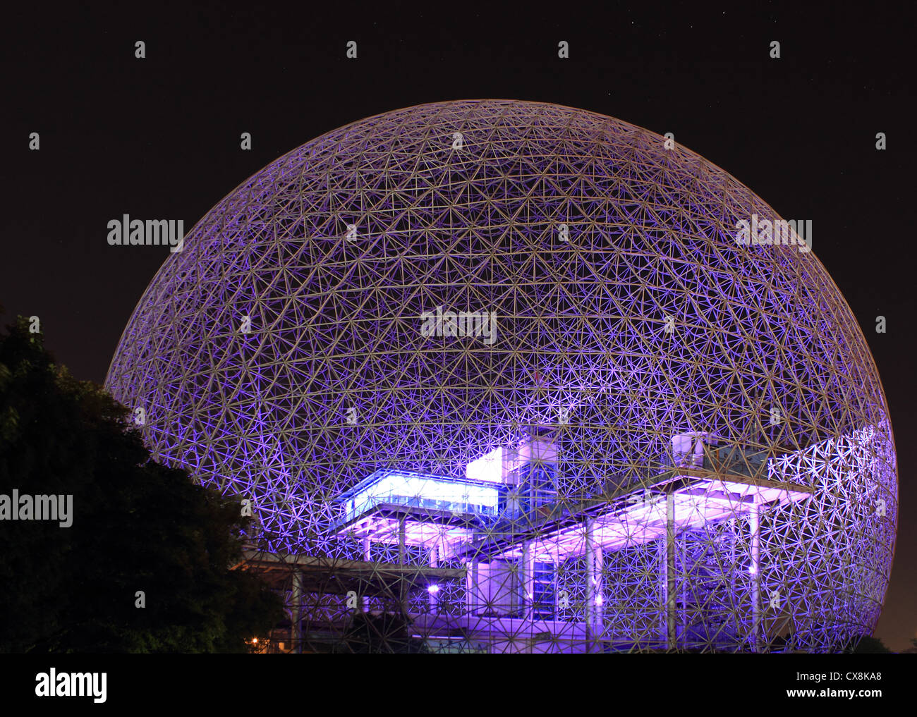 Canada, Québec, Montréal, la Biosphère par l'architecte Richard Buckminster Fuller sur l'île de Saint-Helen, structure sphérique Banque D'Images