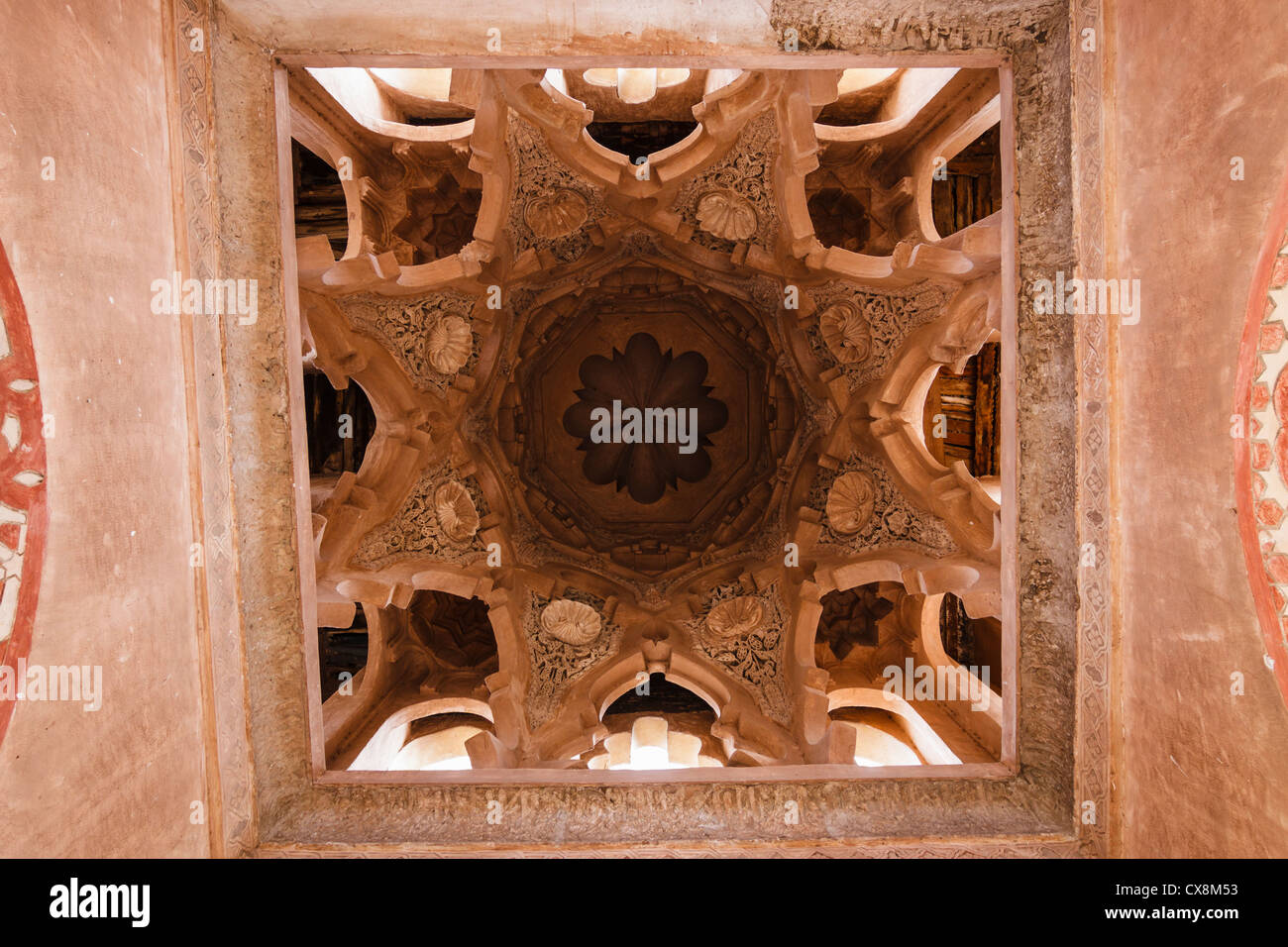 Construit en 1117 l'Almoravid Koubba d'el Barudiyin est le seul exemple d'architecture Almoravide à Marrakech, Maroc Banque D'Images