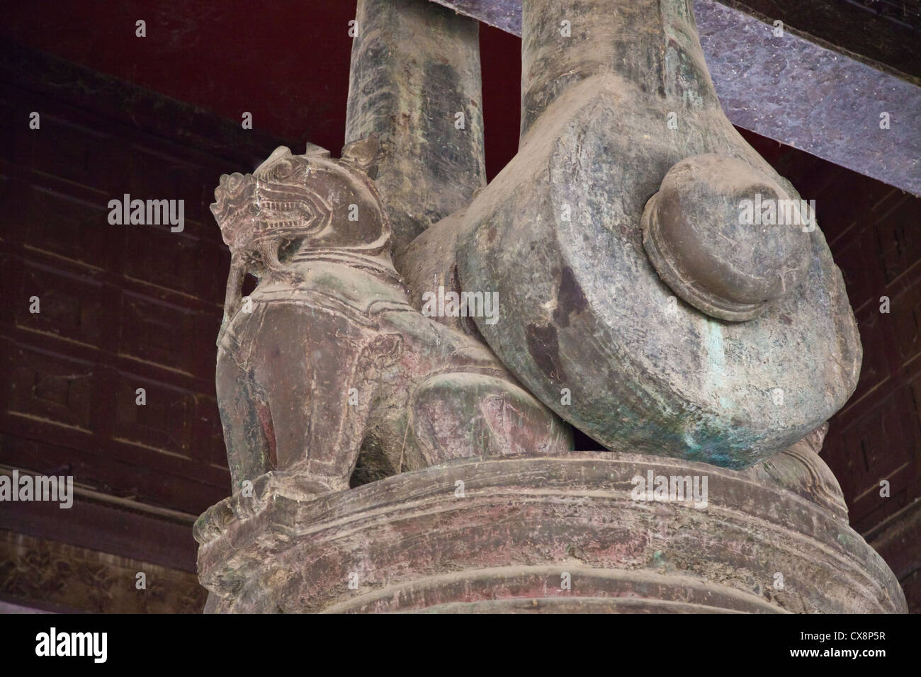 En 1808 le roi Bodawpaya jeté cette cloche en bronze de 90 tonnes a appelé la cloche de MINGUN - MINGUN, MYANMAR Banque D'Images