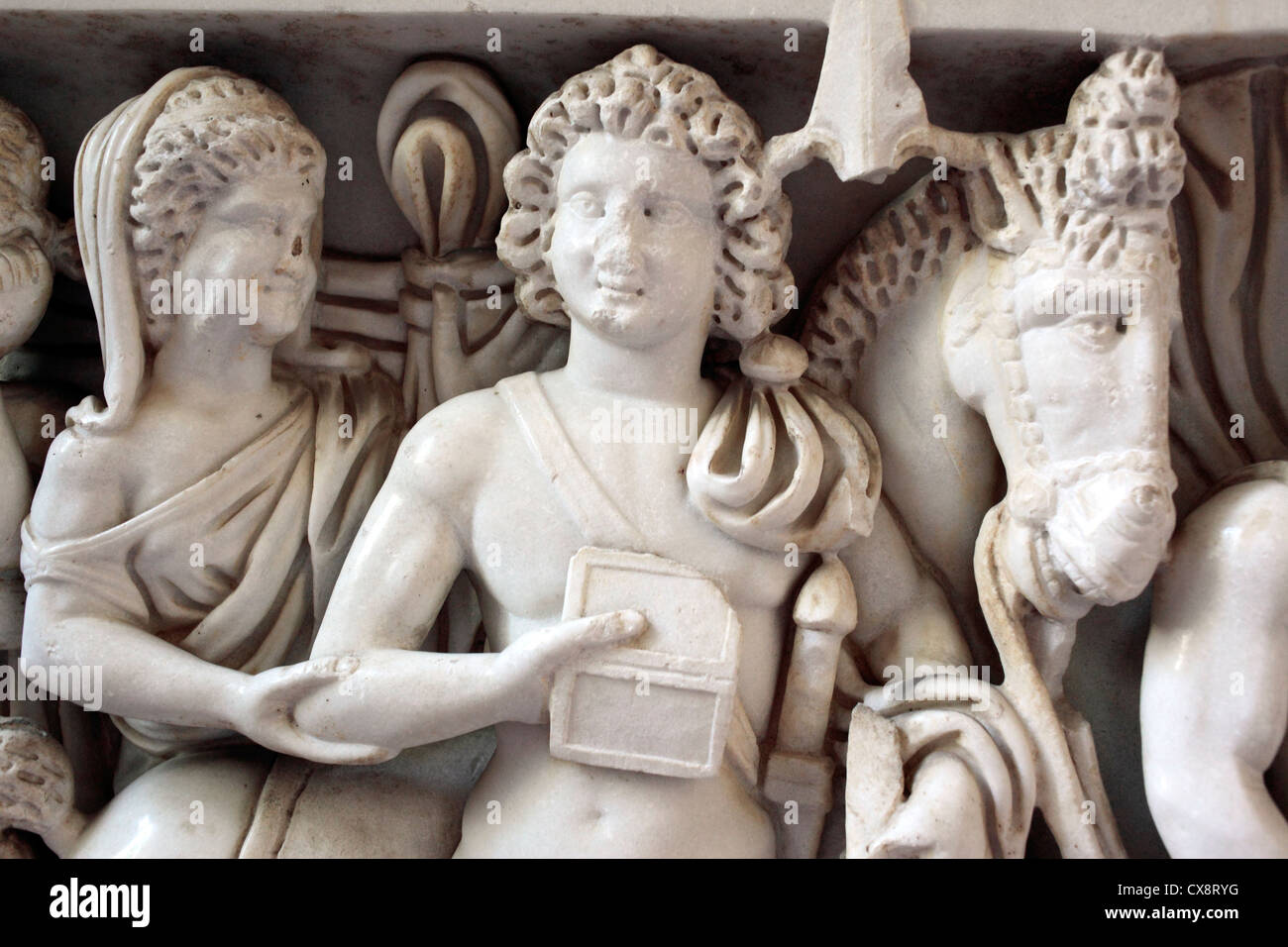 Scène de la bataille de Lapiths et centaures, sarcophage antique (2ème siècle), musée archéologique, Split, Dalmatie, Croatie Banque D'Images