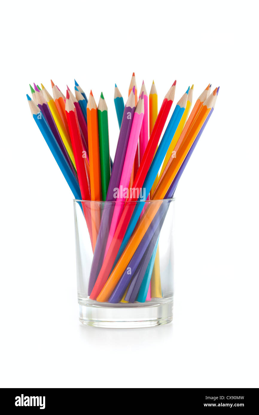 Crayons de couleur pile dans verre isolé Banque D'Images