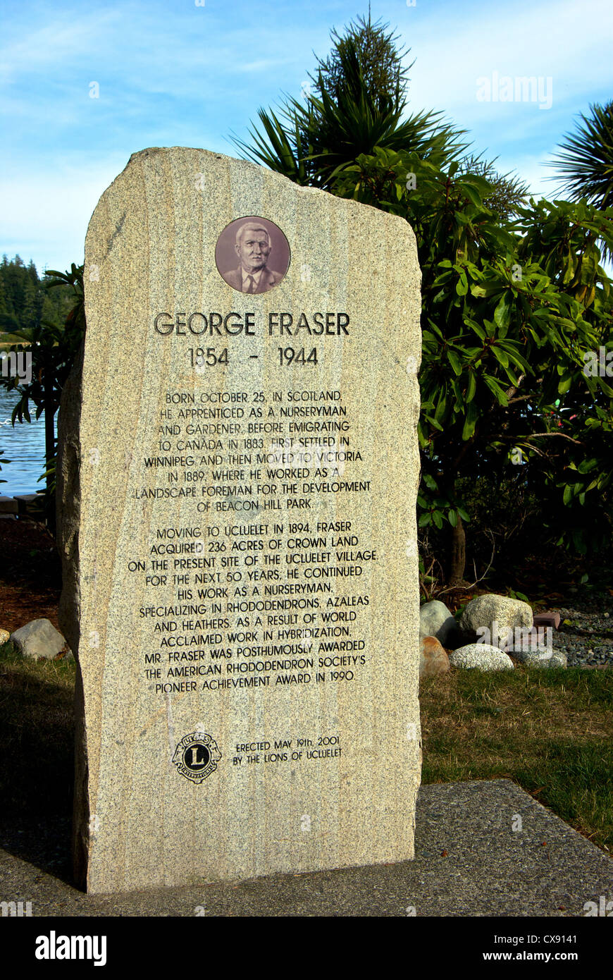 Club Lions monument en granit jardinier pépiniériste George Fraser Ucluelet Waterfront Park Banque D'Images