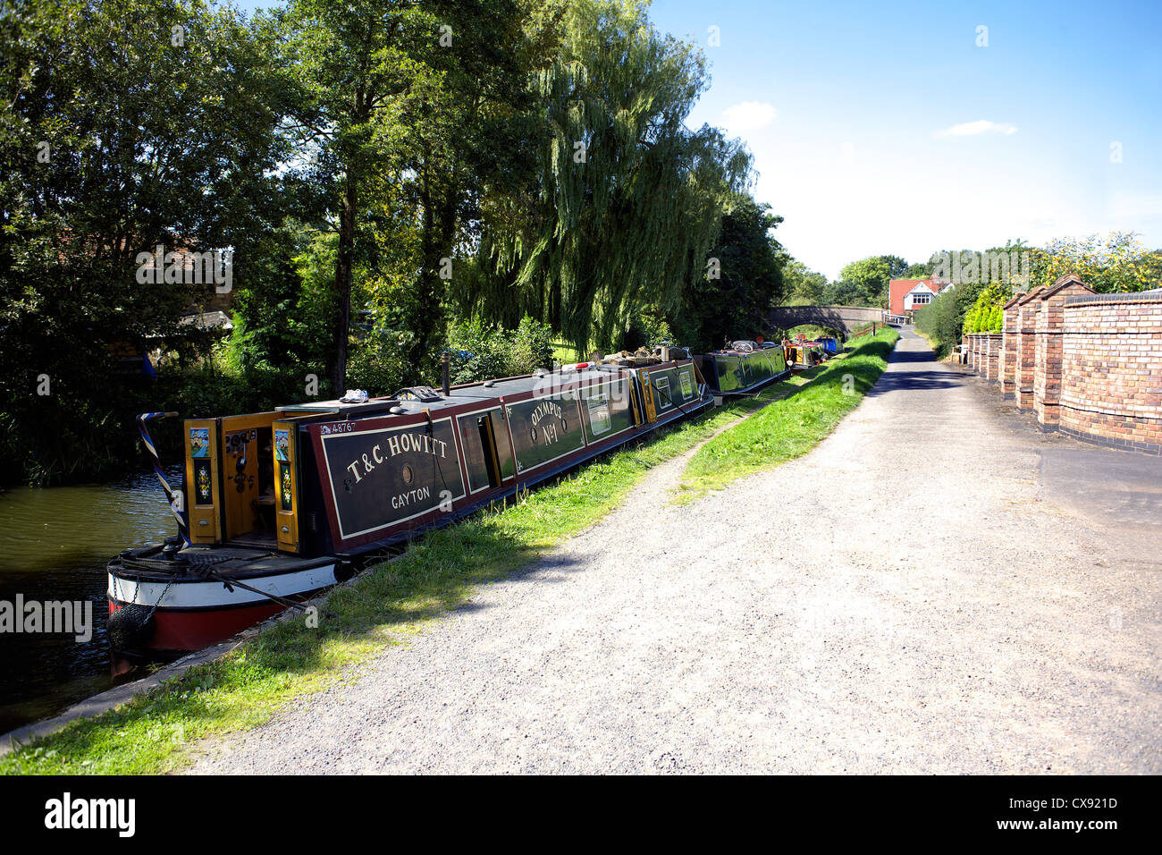 Narrowboats sur le Grand Union Canal à Catherine-de-Barnes Warwickshire, Angleterre, Royaume-Uni, British, à l'intérieur des terres, d'eau, canaux, Banque D'Images