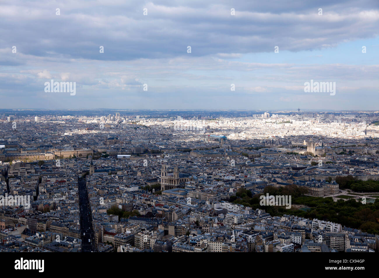 Vue sur Paris depuis la Tour Montparnasse, montrant le Boulevard Raspail, Eglise Saint Sulpice, Paris, France Banque D'Images