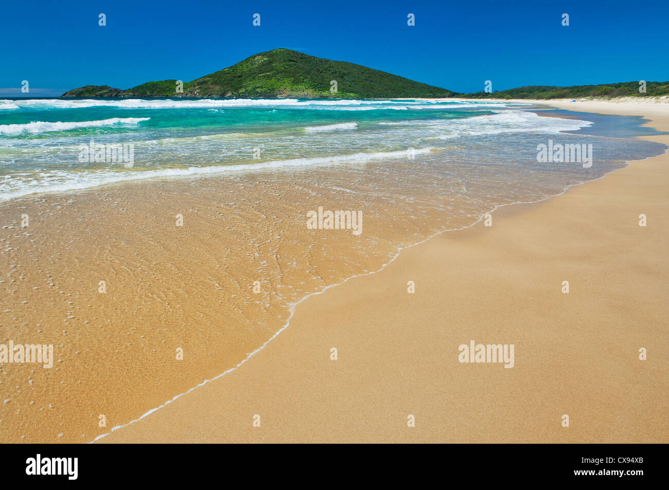 Hat Head au bout de la plage dans le parc national de Hat Head. Banque D'Images