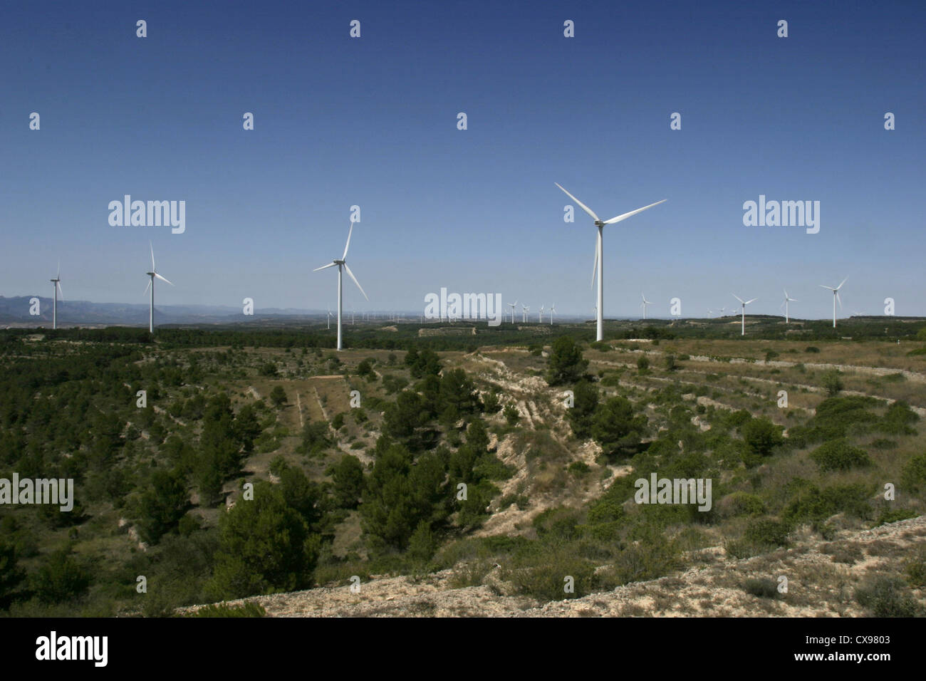 Photo : Steve Race - l'installation de l'éolienne à la Fatarella, Catalunya, Espagne. Banque D'Images