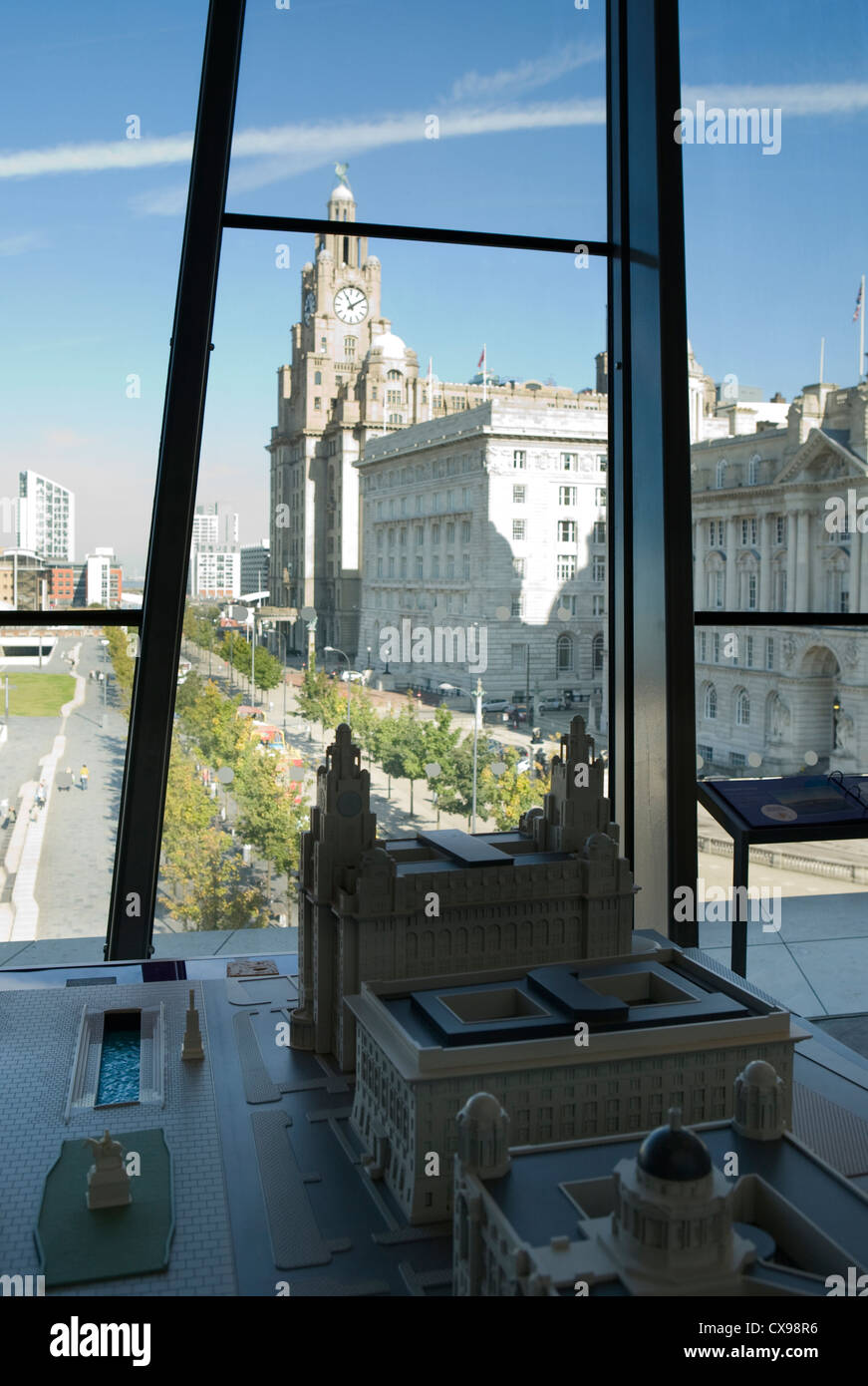 Le Royal Liver Building bâtiment classé situé à Liverpool, en Angleterre. Pier Head Cunard Building et Port de Liverpool Banque D'Images