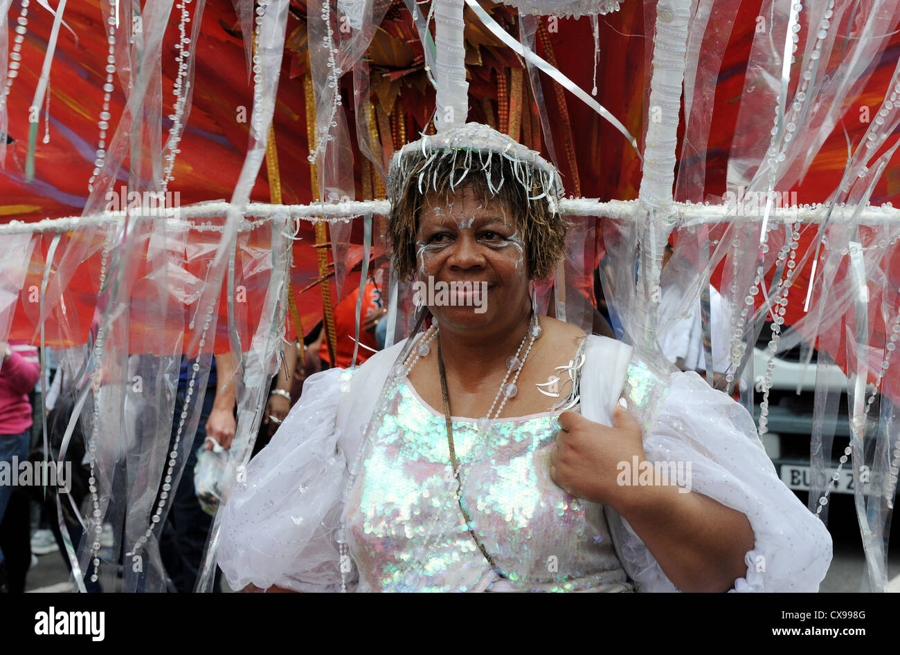 Femme en costume à Notting Hill Carnival le lundi 27 août 2012. Banque D'Images