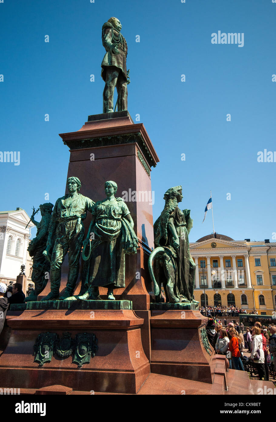 L'Alexander II sculpture en place du Sénat, Kruunuhaka, Helsinki par les artistes Walter Runeberg et Johannes Takanen Banque D'Images