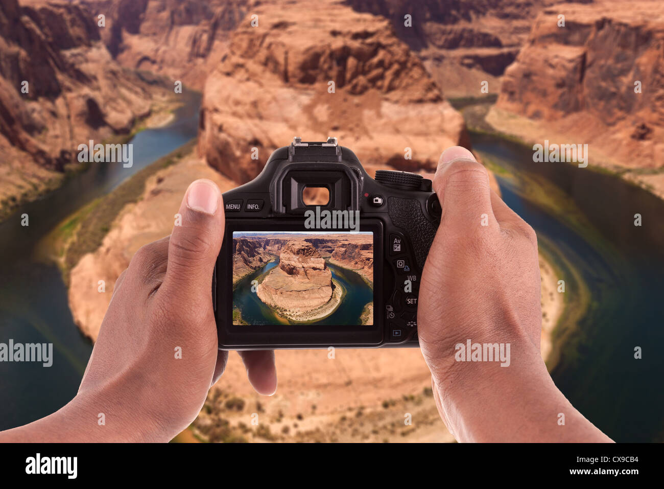 Photographe à prendre des photos de la centrale Horseshoe Bend du fleuve Colorado à Page en Arizona - USA Banque D'Images