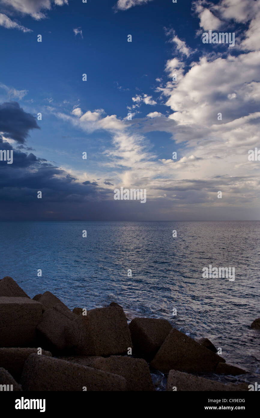 Sur la mer au crépuscule, Cefalù, Sicile, Italie Banque D'Images