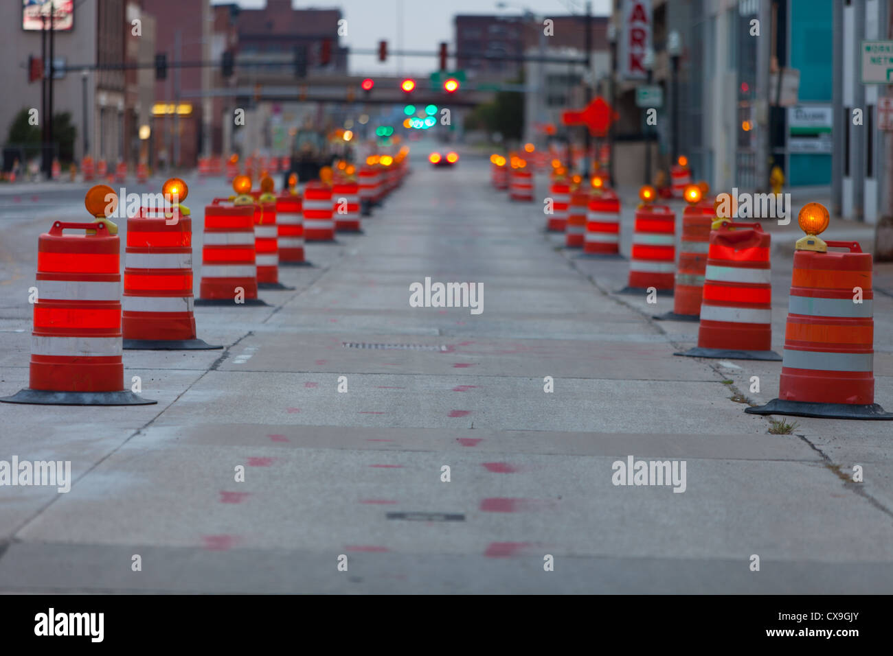 Canons la marque Orange une zone de construction de routes au centre-ville de Peoria, Illinois. Banque D'Images