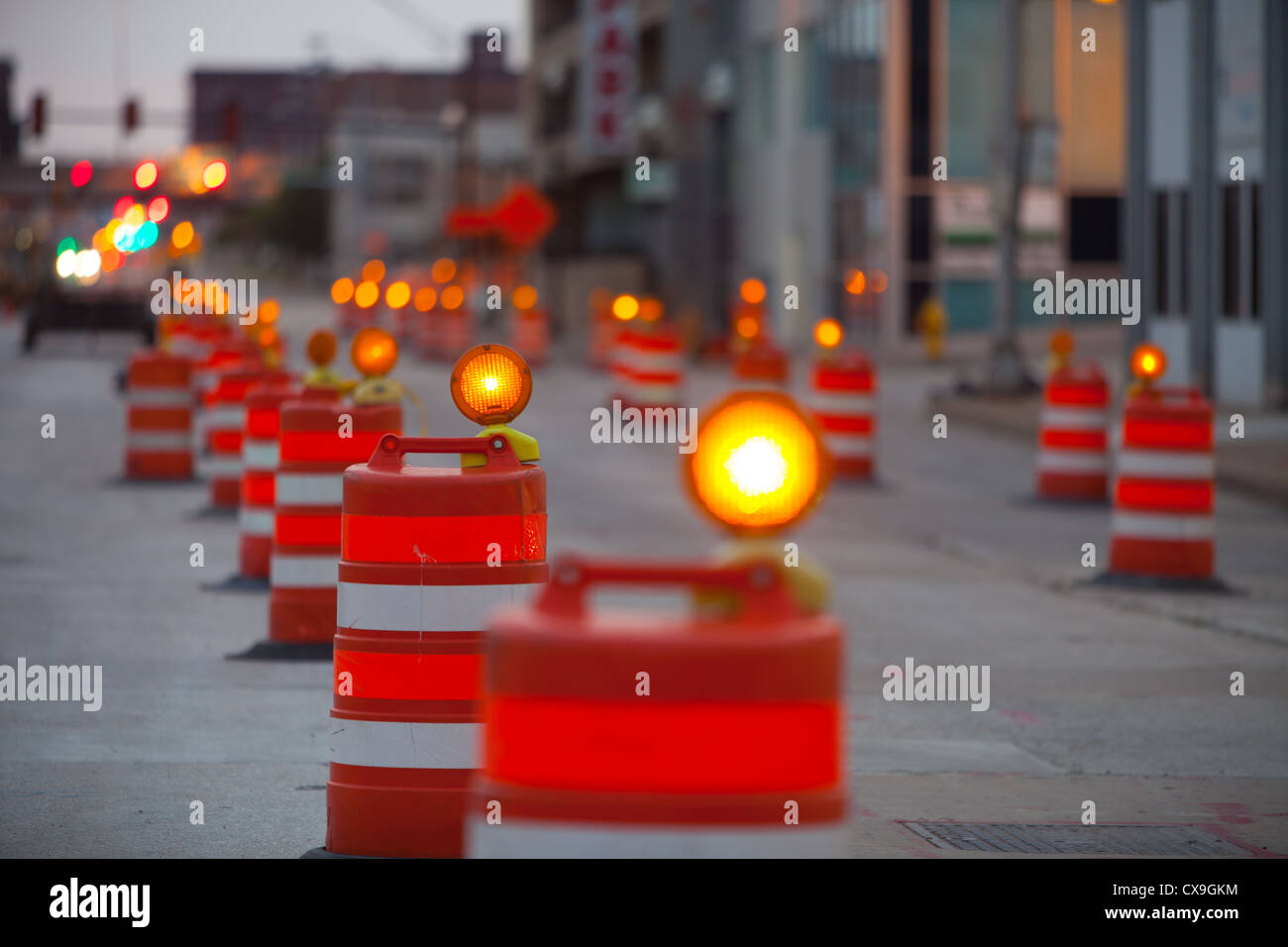 Canons la marque Orange une zone de construction de routes au centre-ville de Peoria, Illinois. Banque D'Images