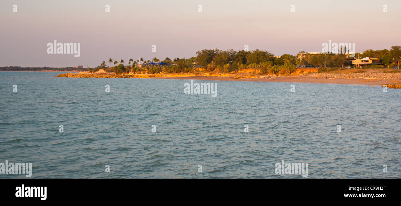 La lumière du soleil chaude sur une plage, Darwin, Territoire du Nord Banque D'Images