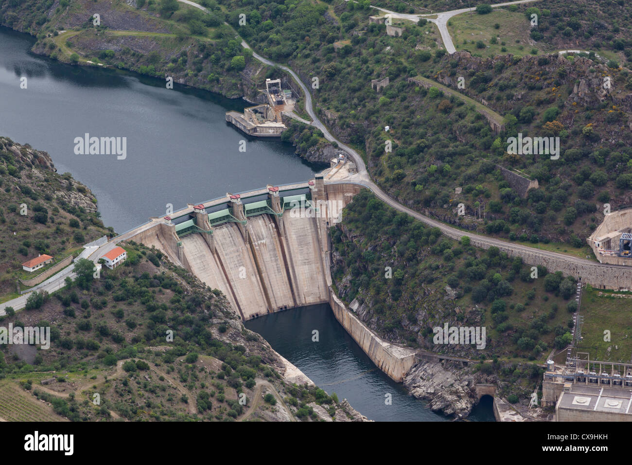 Aperçu de Saucelle Dam, barrage hydroélectrique de Rio Doura sur Spanish Portuguese border. Salamanque, Espagne Banque D'Images