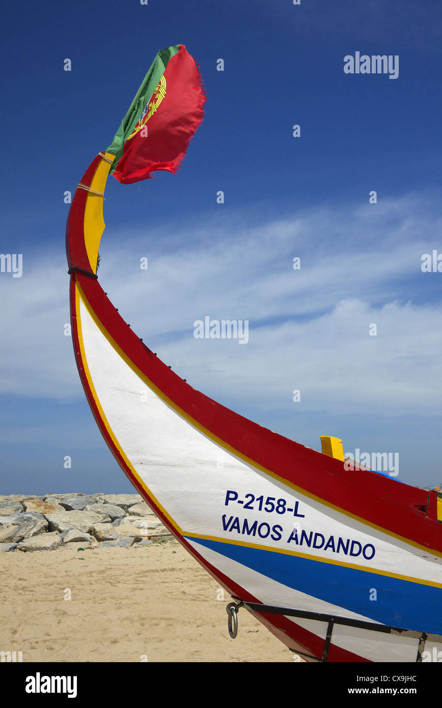 Bateau de pêche portugais battant pavillon national, le Portugal. Banque D'Images