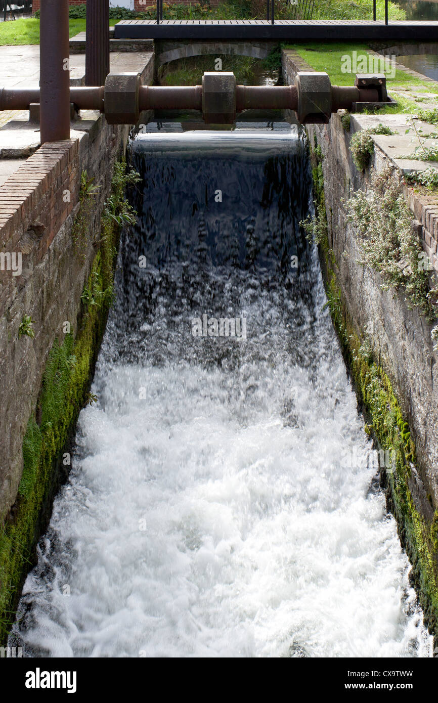 Mill Race Weir du vieux moulin à farine Canterbury Kent roue de l'eau Banque D'Images