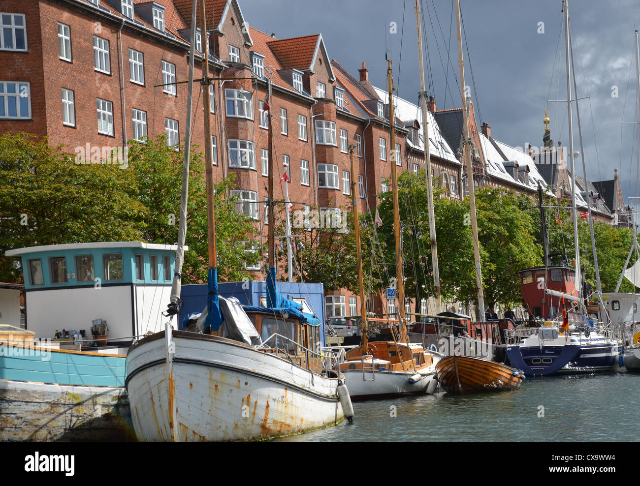 Dans une ville de Copenhague au Danemark sont des bateaux dans une diapositive Banque D'Images