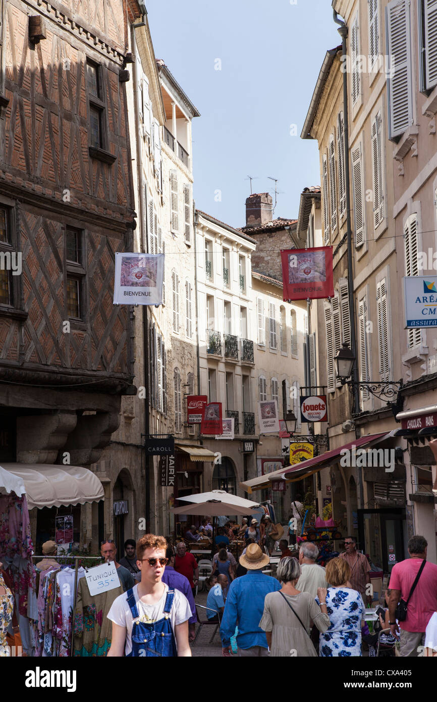 Bâtiments et marché à Auch, Gers, Midi Pyrénées, France Banque D'Images