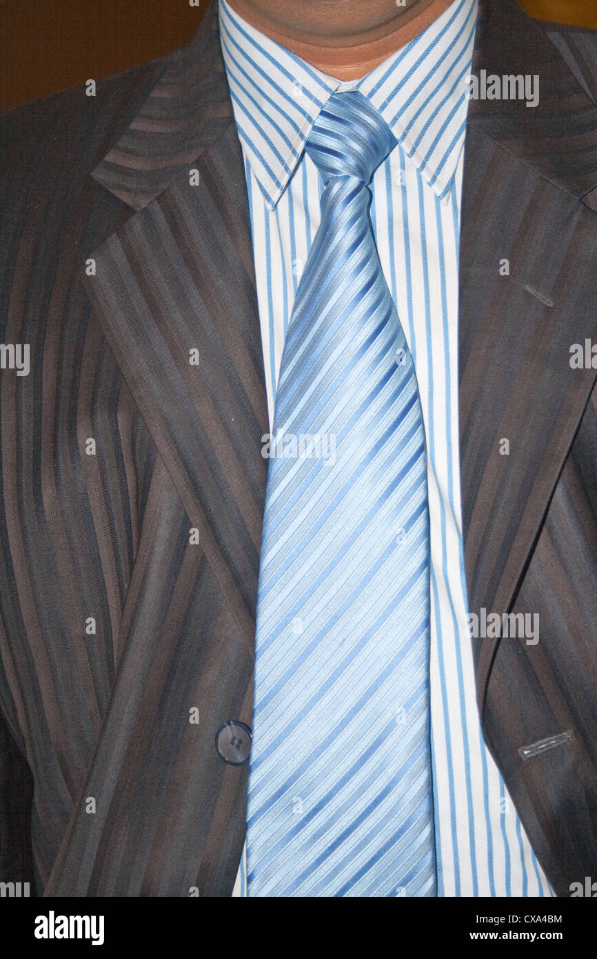 Manteau et cravate Banque de photographies et d'images à haute résolution -  Alamy