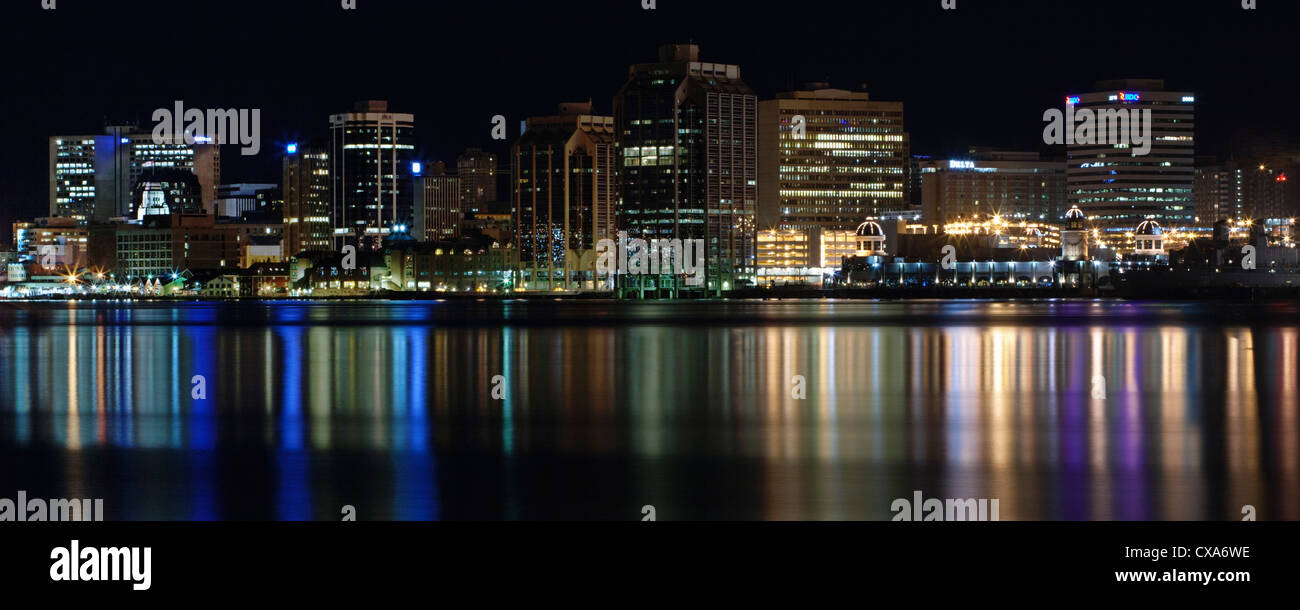 Halifax, Nouvelle-Écosse skyline at night. Banque D'Images