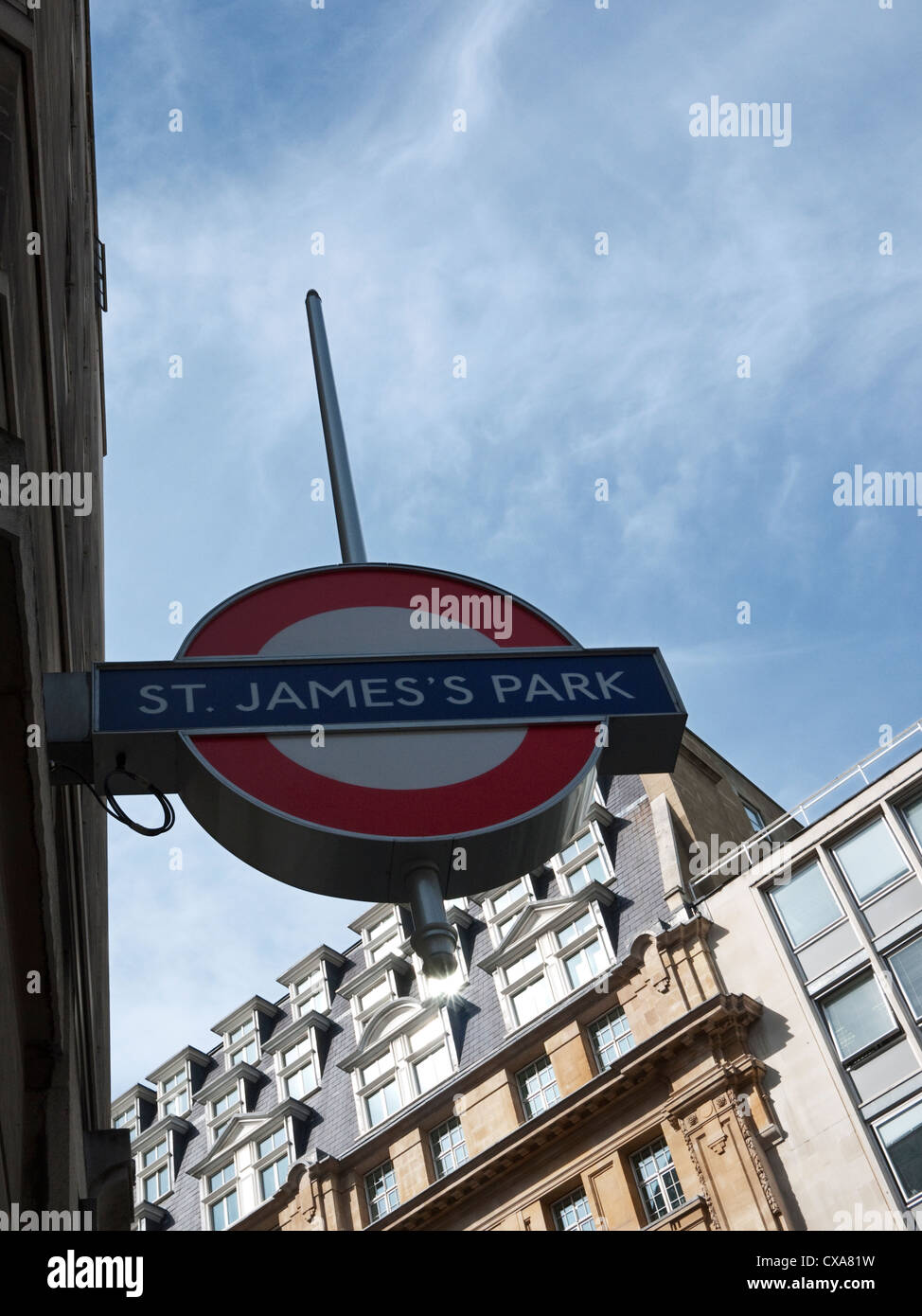 Signe de la station de métro St James Park, le centre de Londres d'avril 2010 Banque D'Images