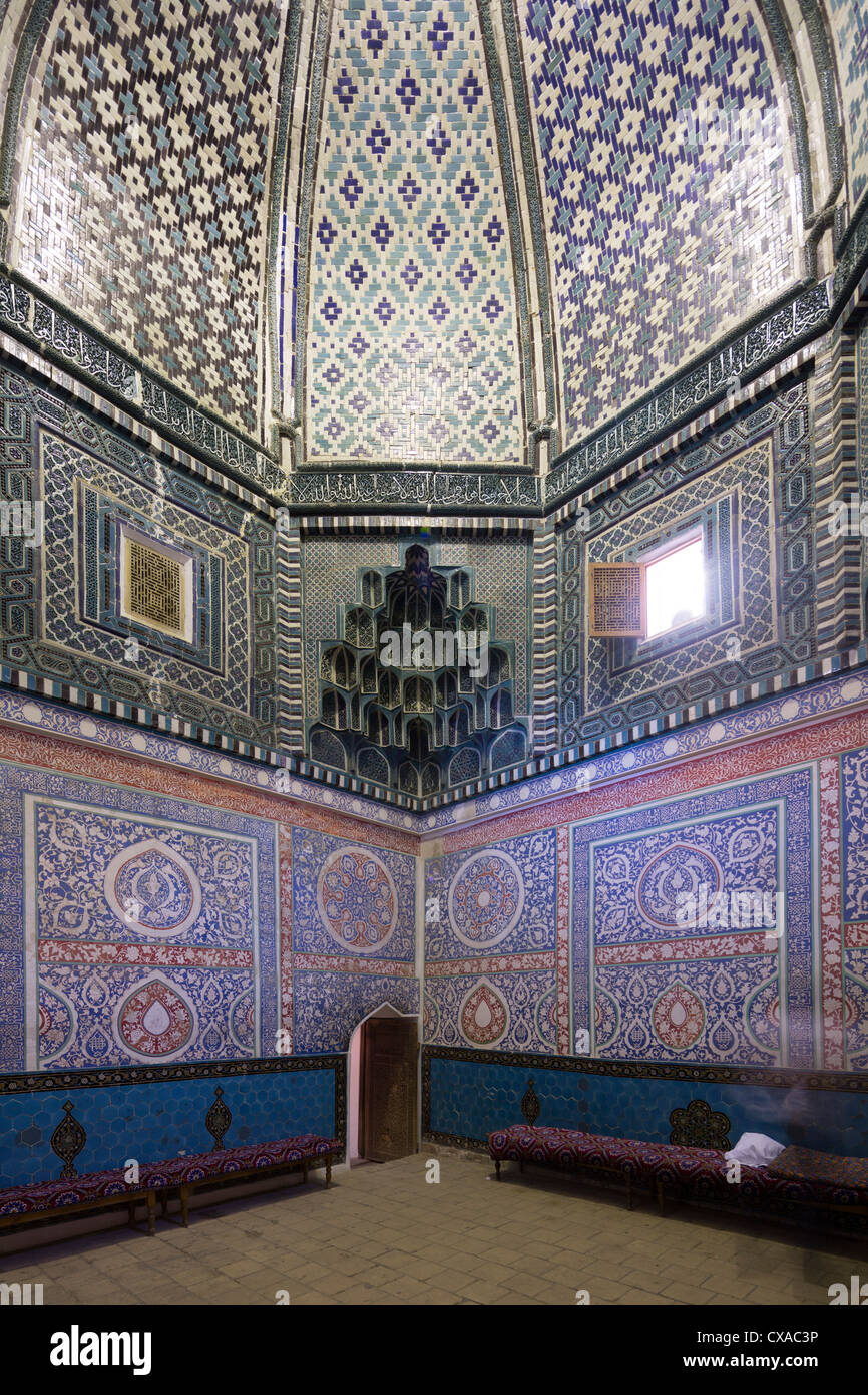 Faire "ziyarat"-khana, pèlerinage à la Chambre, Shah-i Zinda, Samarqand, Ouzbékistan Banque D'Images