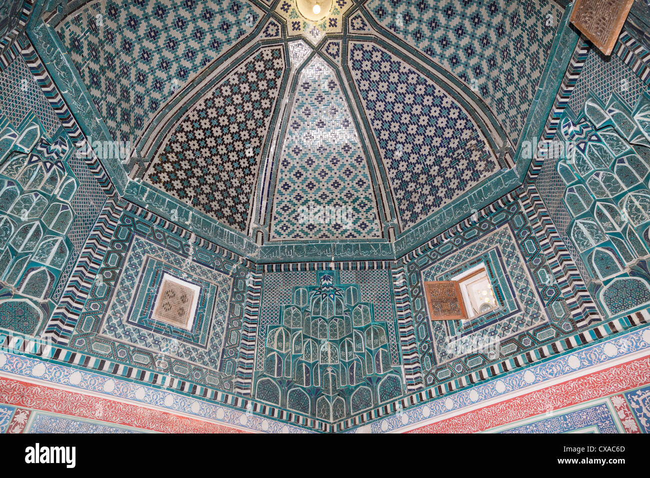 Faire "ziyarat"-khana, pèlerinage à la Chambre, Shah-i Zinda, Samarqand, Ouzbékistan Banque D'Images