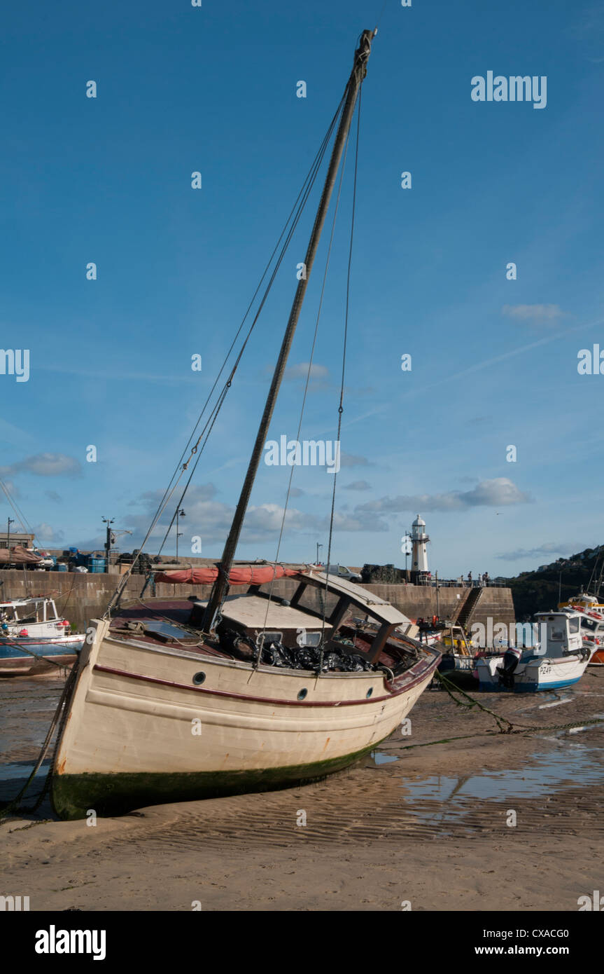 Bateaux au port de St Ives, Cornwall Banque D'Images