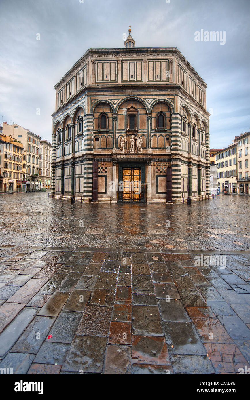 Florence le Baptistère (Battistero di San Giovanni) dans la Piazza del Duomo, dans le centre de Florence, Italie Banque D'Images