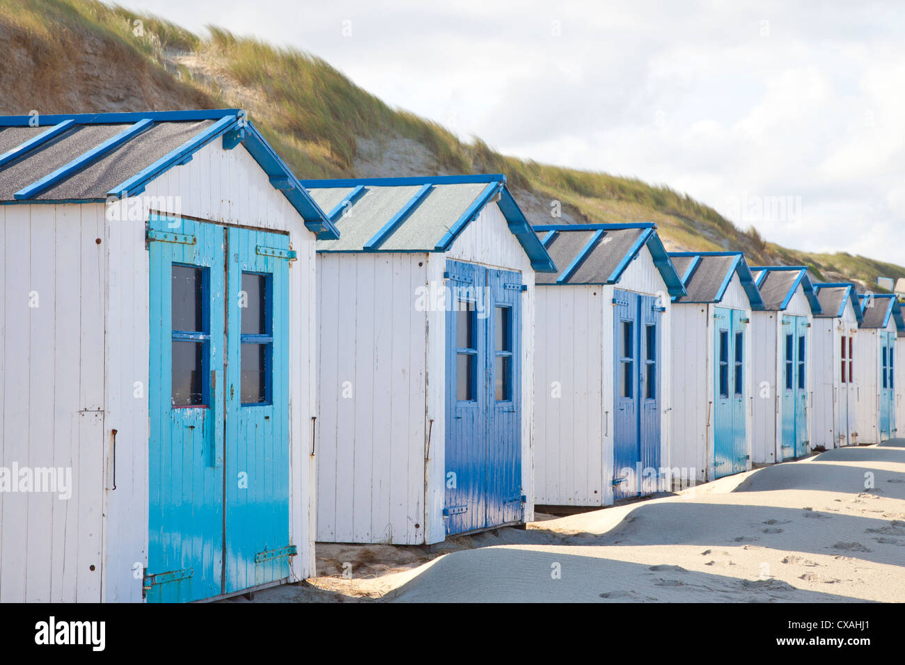 Dutch petites maisons sur plage de De Koog Texel, Pays-Bas Banque D'Images