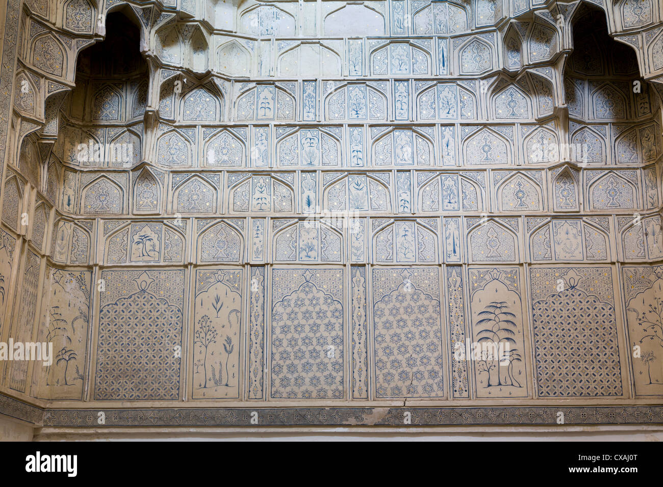 Détail de la peinture de la petite chambre lits jumeaux, d'un dôme mausolée à coupole, Shah-i Zinda, Samarqand, Ouzbékistan Banque D'Images