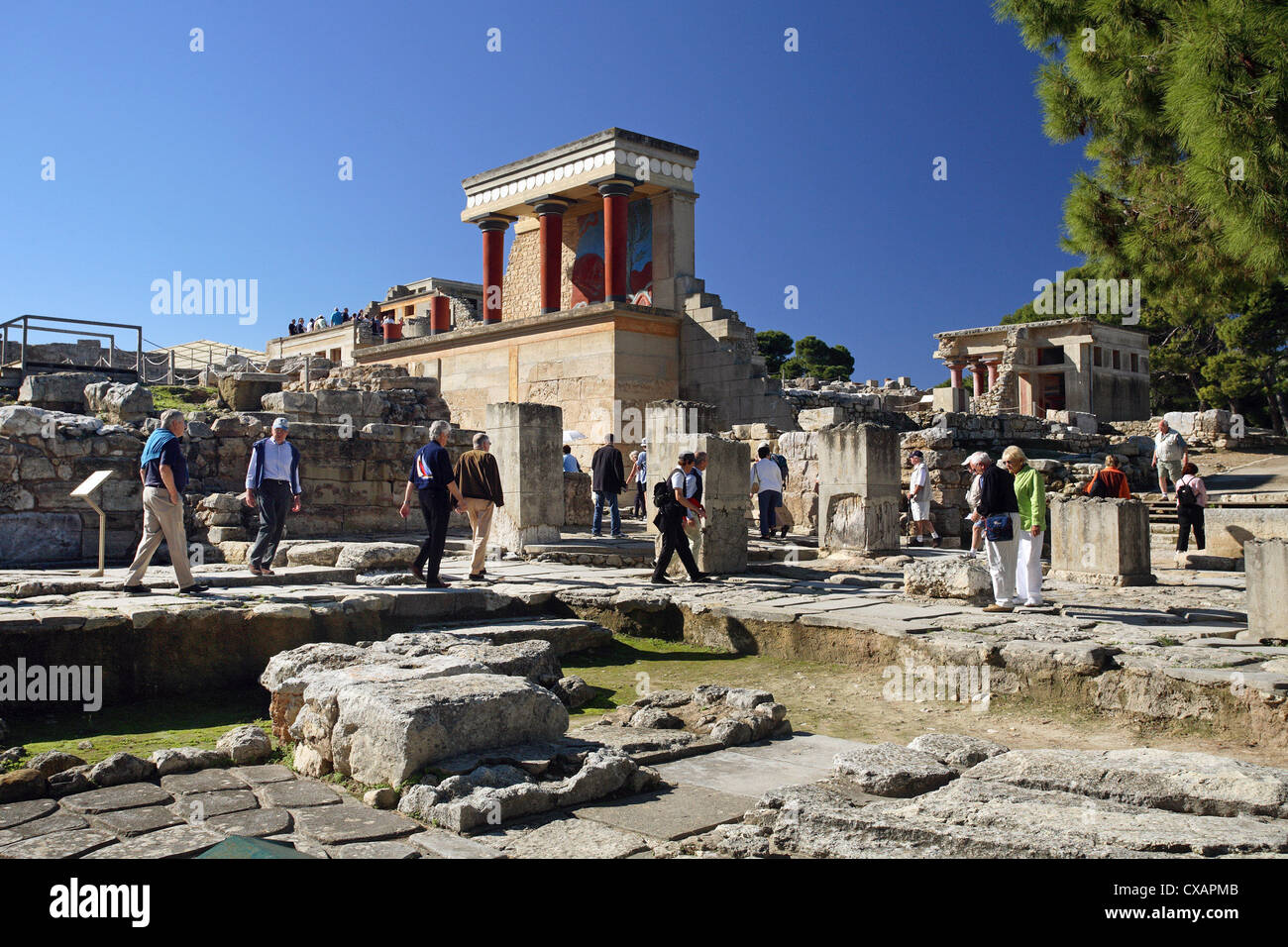 Knossos, les touristes visiter les vestiges du palais Banque D'Images