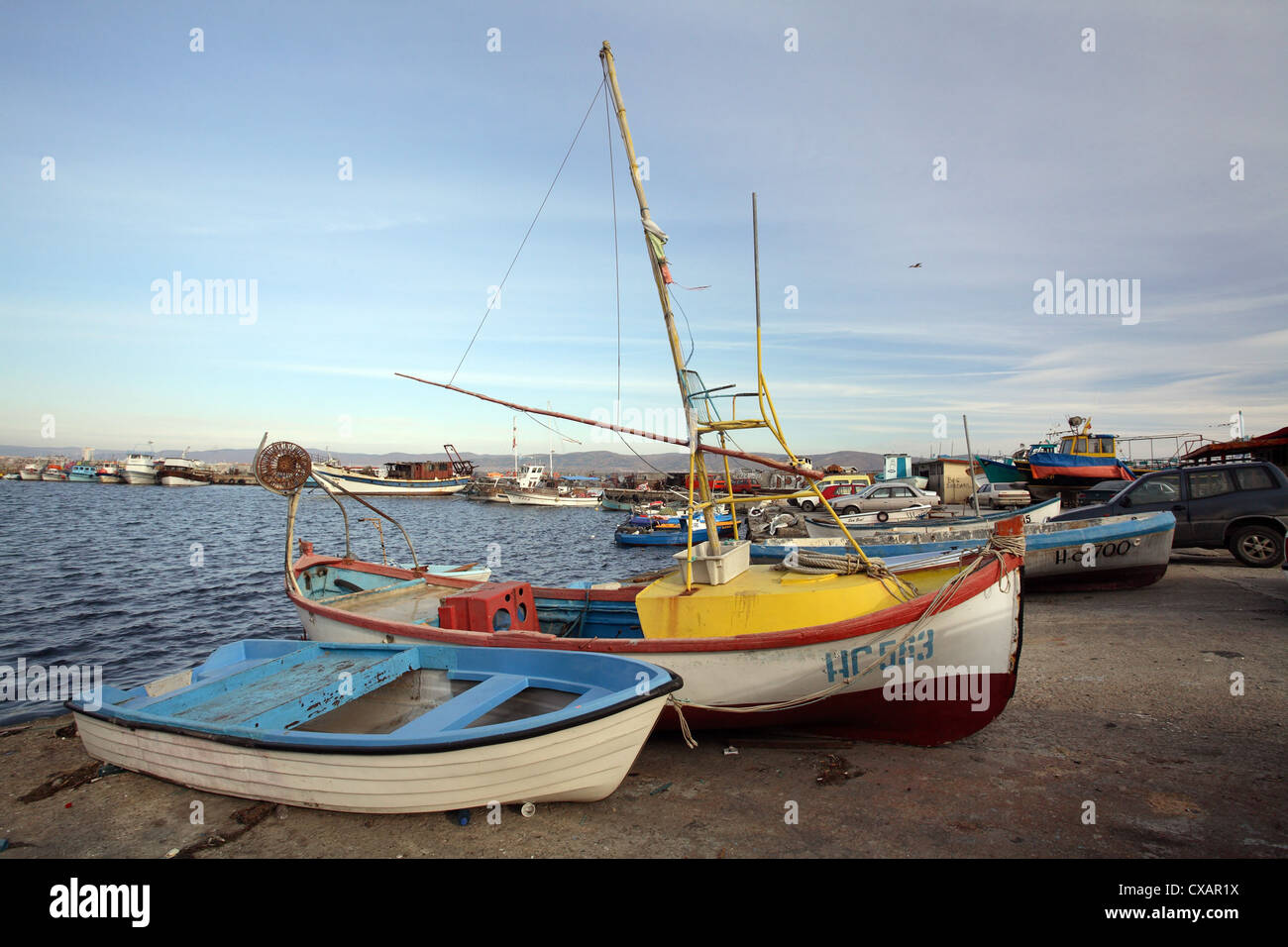 Nessebar, bateaux de pêche au port Banque D'Images