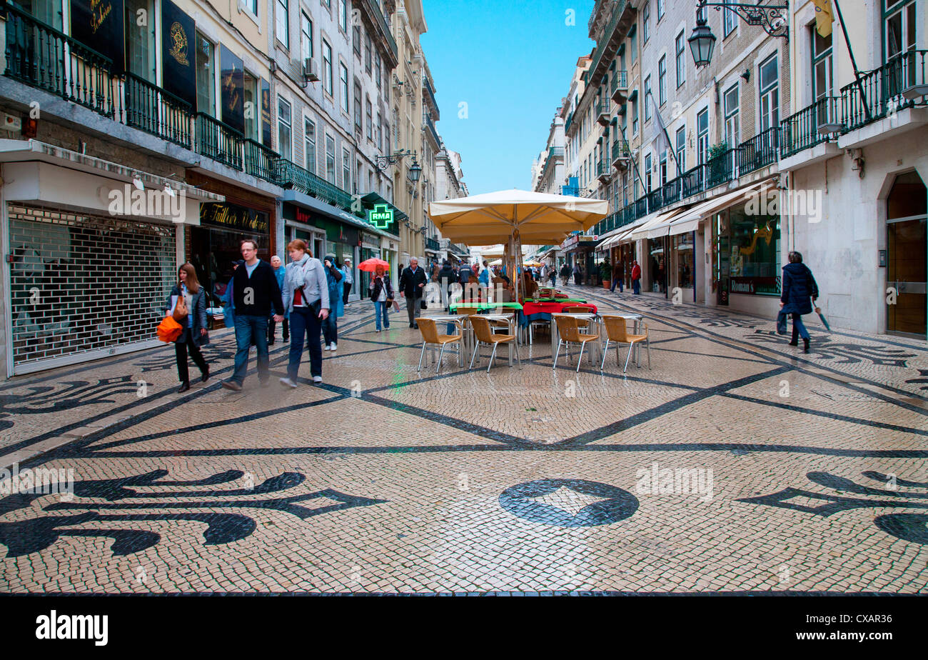 Boutiques et restaurants sur la rue Augusta, la principale rue commerçante, Lisbonne, Portugal, Europe Banque D'Images