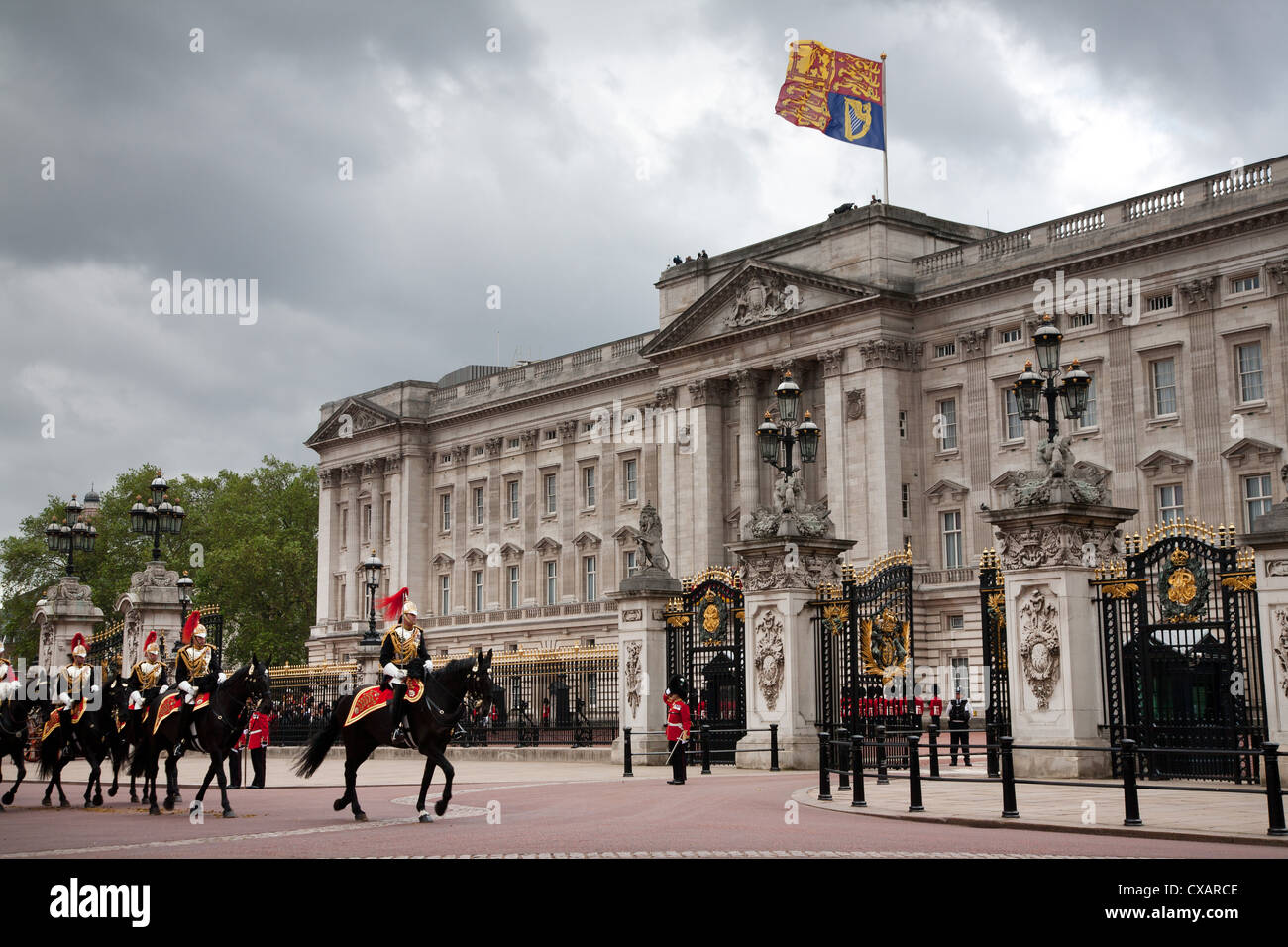 À la Household Cavalry Parade 2012 la cérémonie des couleurs sur le Mall et à Buckingham Palace, Londres, Angleterre, Royaume-Uni Banque D'Images