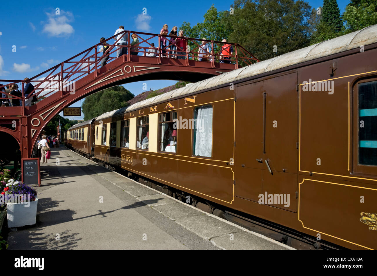 Trains Pullman à la gare ferroviaire de Goathland en été North York Moors National Park North Yorkshire England Royaume-Uni GB Great B Banque D'Images