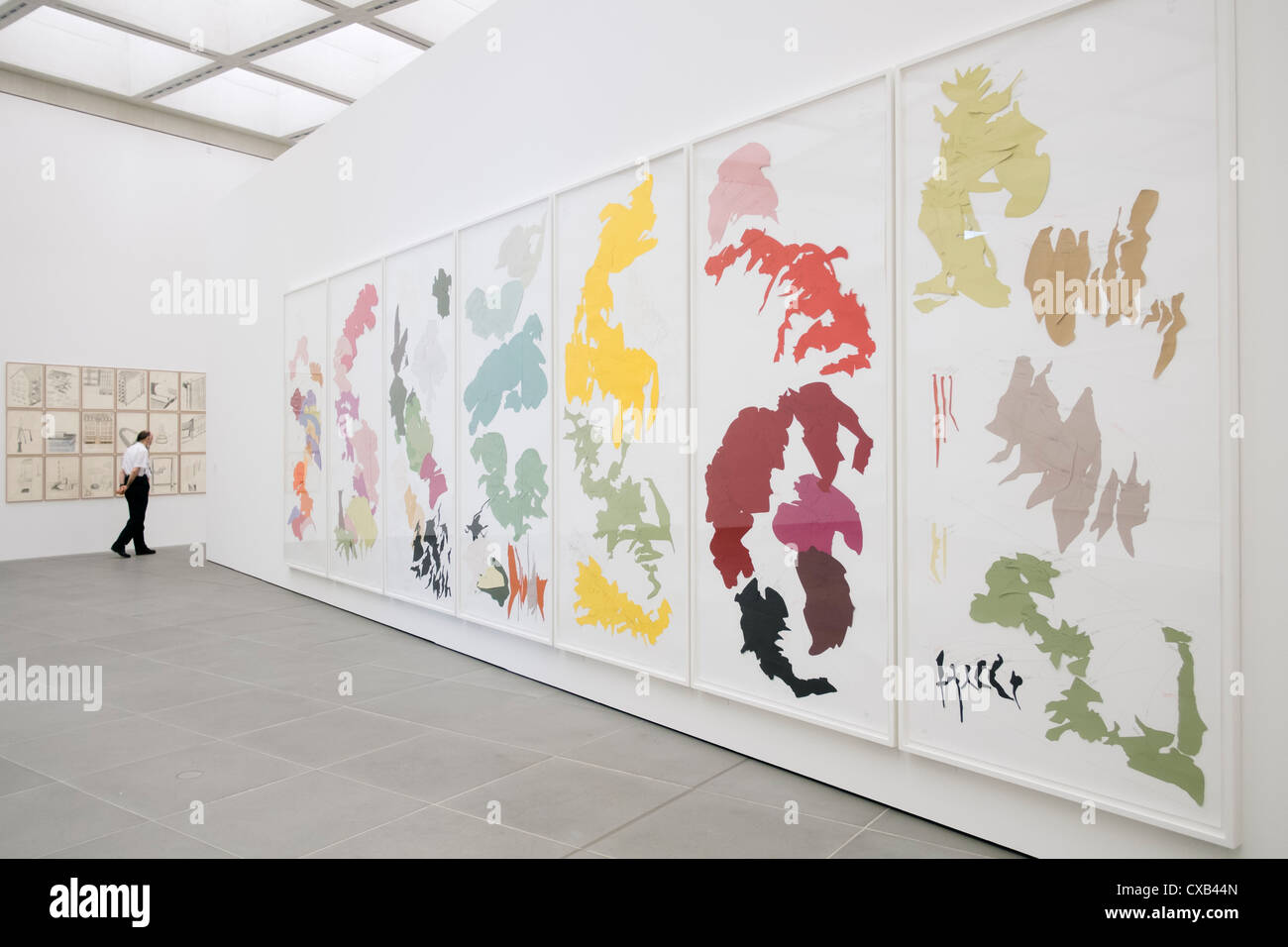 Les visiteurs de la peinture de Jorinde Voigt ont appelé 308 vues à Musée Neues ou Nouveau musée d'art moderne à Nuremberg Allemagne Banque D'Images