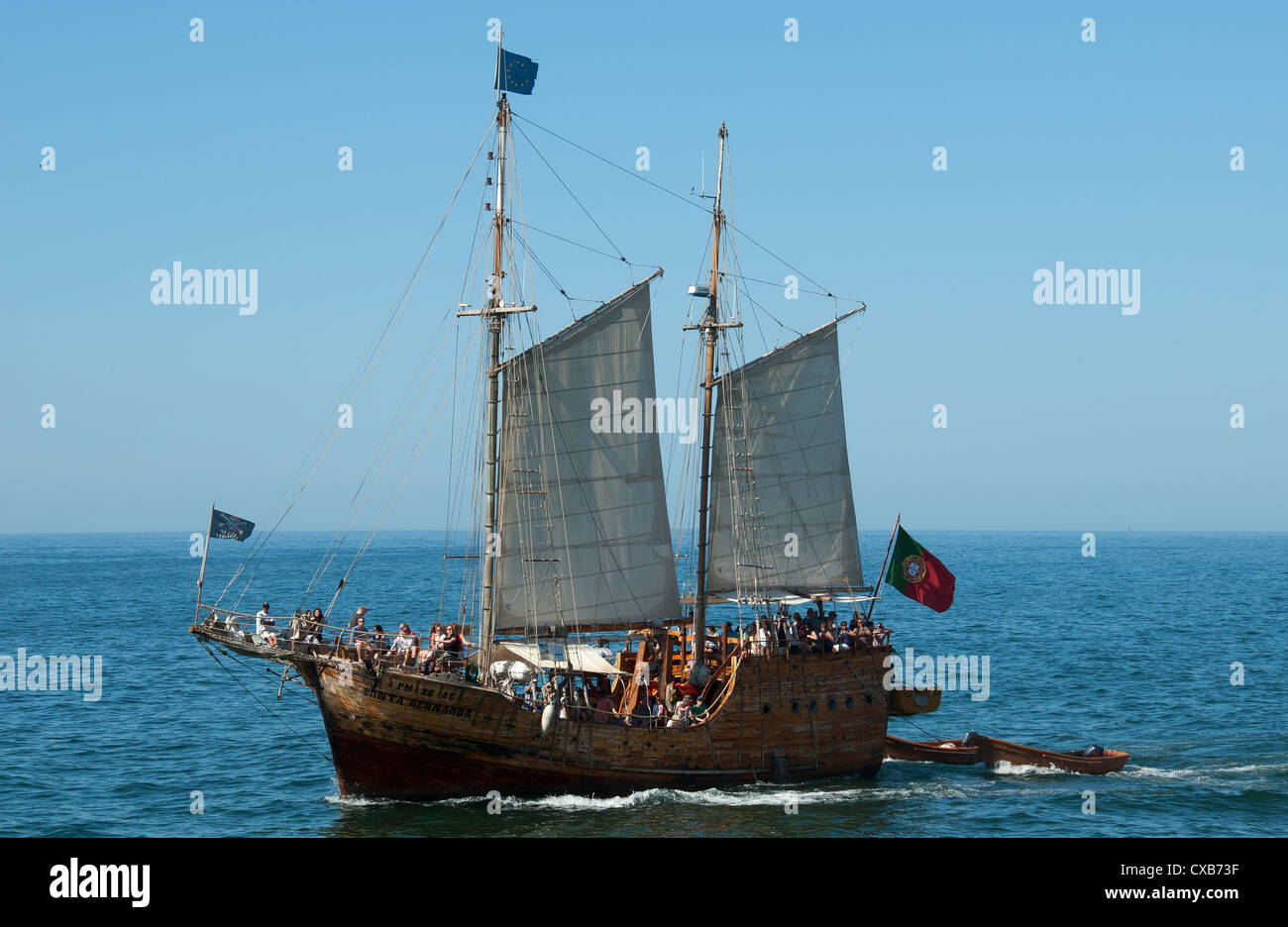 ALGARVE, PORTUGAL. Un touriste 'bateau pirate' croisière. 2012. Banque D'Images