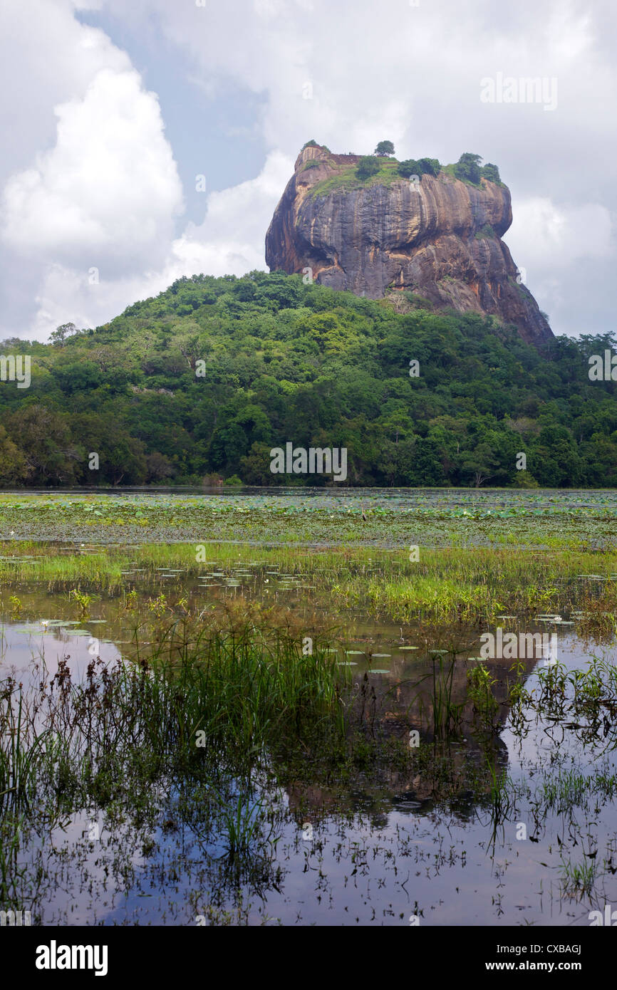 Le Rocher du Lion de Sigiriya, forteresse, UNESCO World Heritage Site, Sri Lanka, Asie Banque D'Images