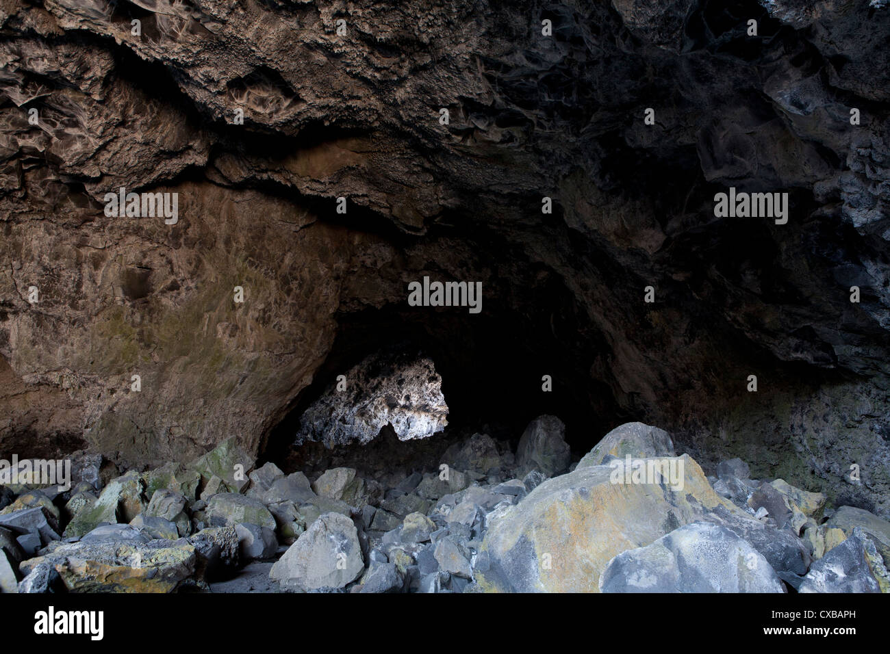 800 mètres de long tunnel indien est l'un des tubes de lave vous pouvez explorer sans lumières, des cratères de la Lune National Monument, ID. Banque D'Images