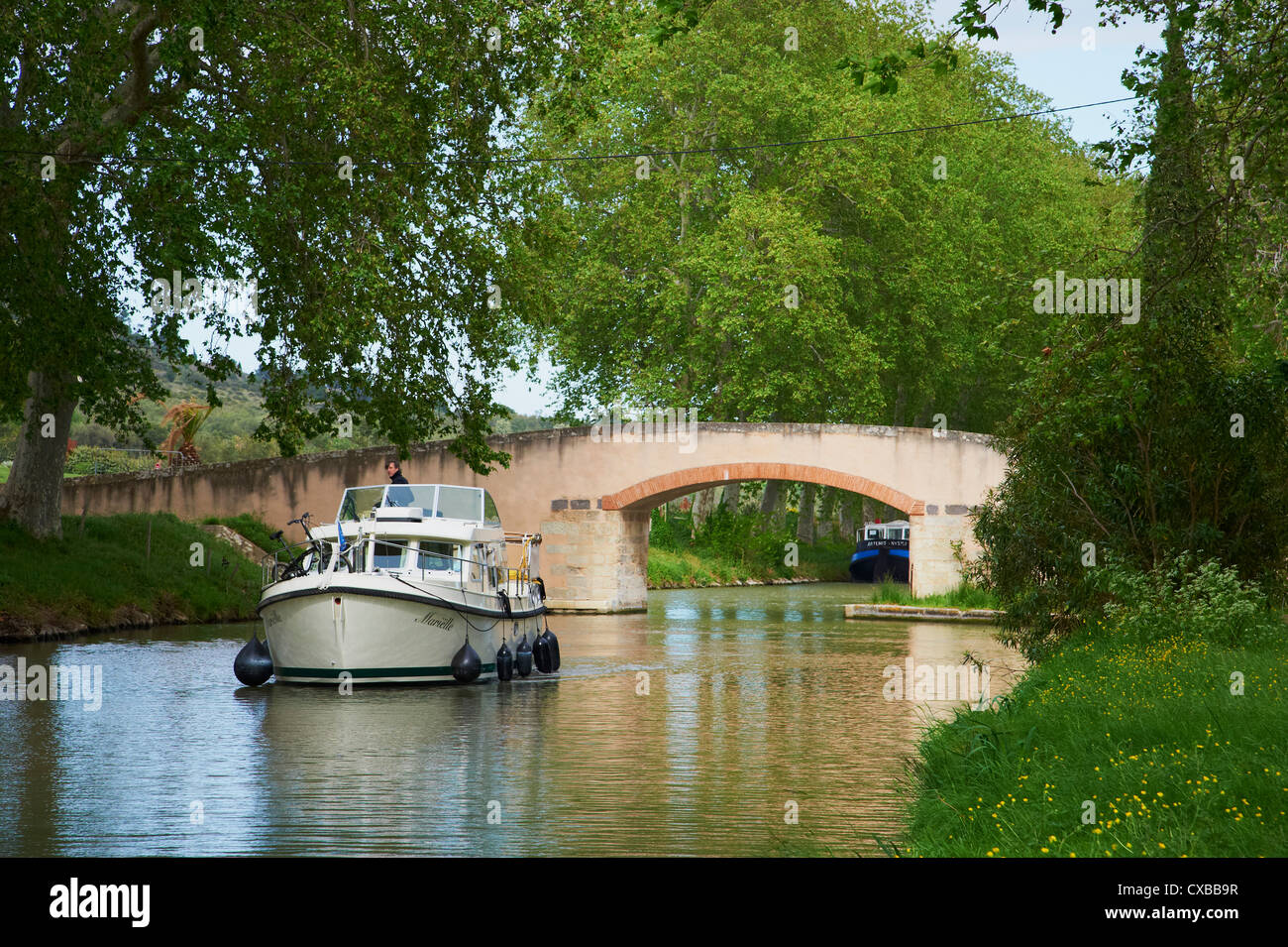 Pont sur le Canal du Midi, classé au Patrimoine Mondial de l'UNESCO, Aude, Languedoc Roussillon, France, Europe Banque D'Images