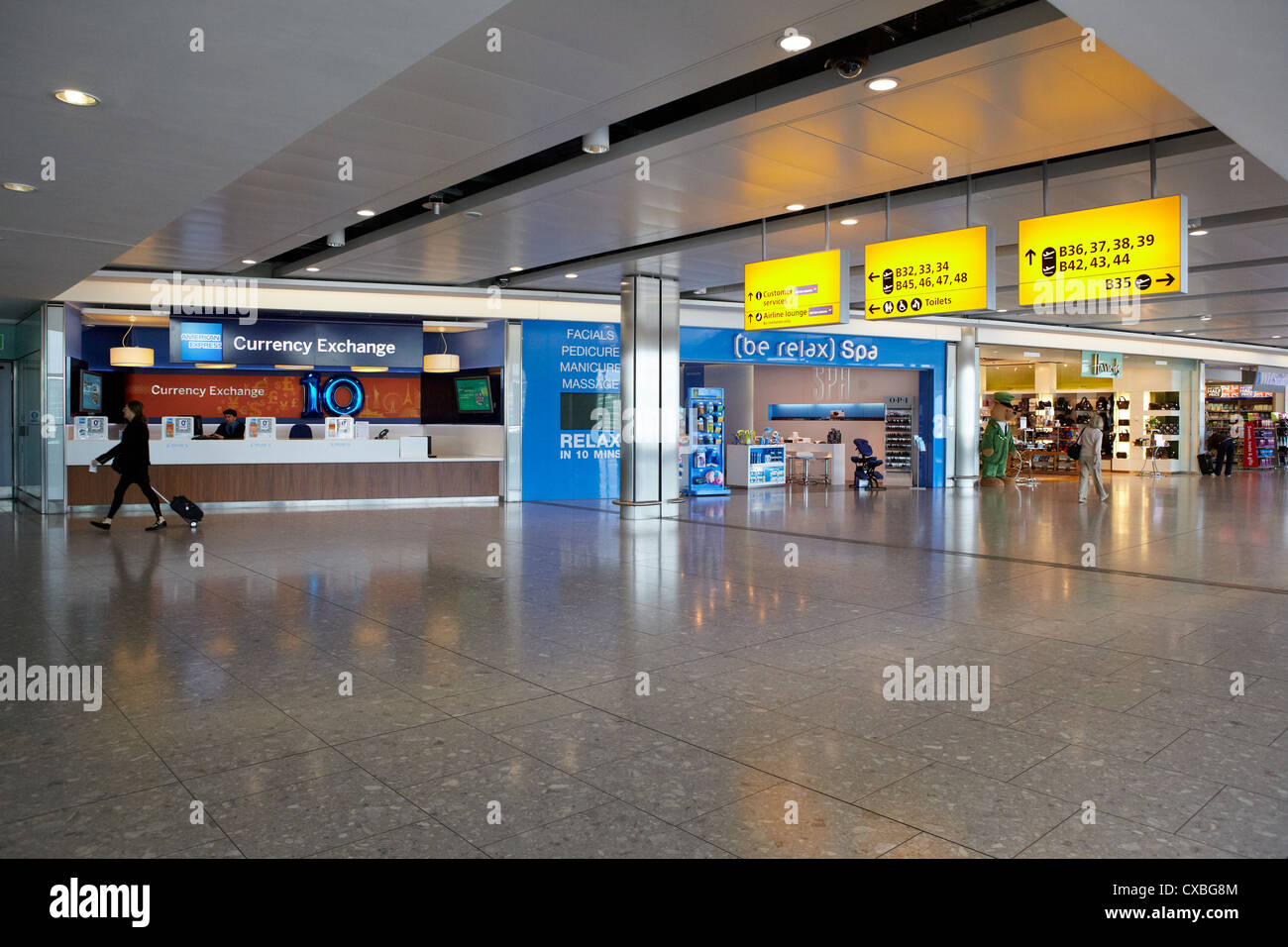 Boutiques de l'aéroport d'Heathrow, Terminal, UK Banque D'Images