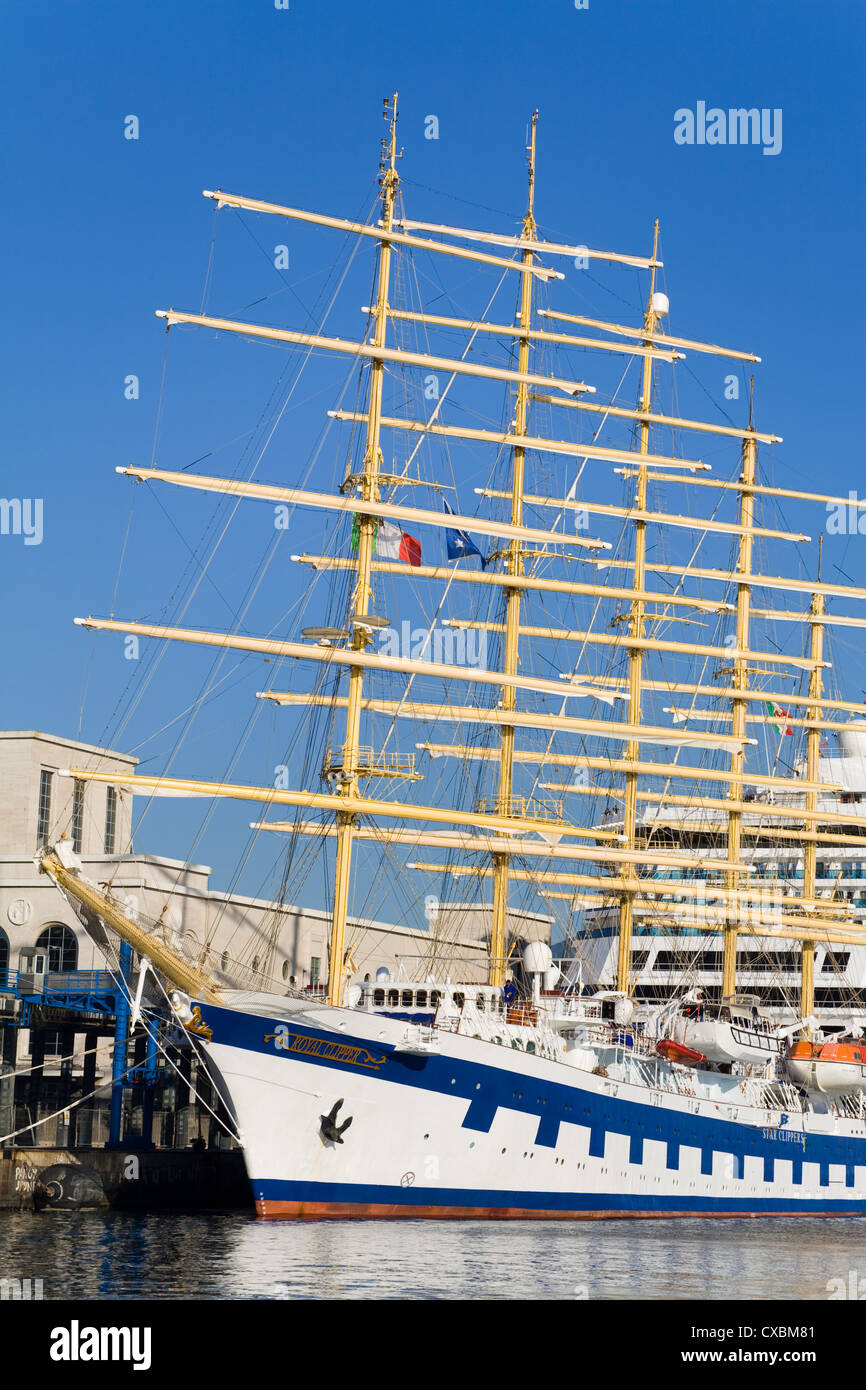 Royal Clipper croisière dans le port de Naples, Campanie, Italie, Europe Banque D'Images