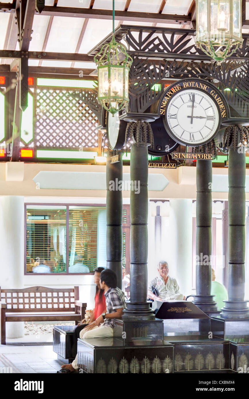 À l'entrée d'horloge ouvragée, Pavillon des jardins botaniques de Singapour, Singapour, en Asie du Sud-Est, l'Asie Banque D'Images