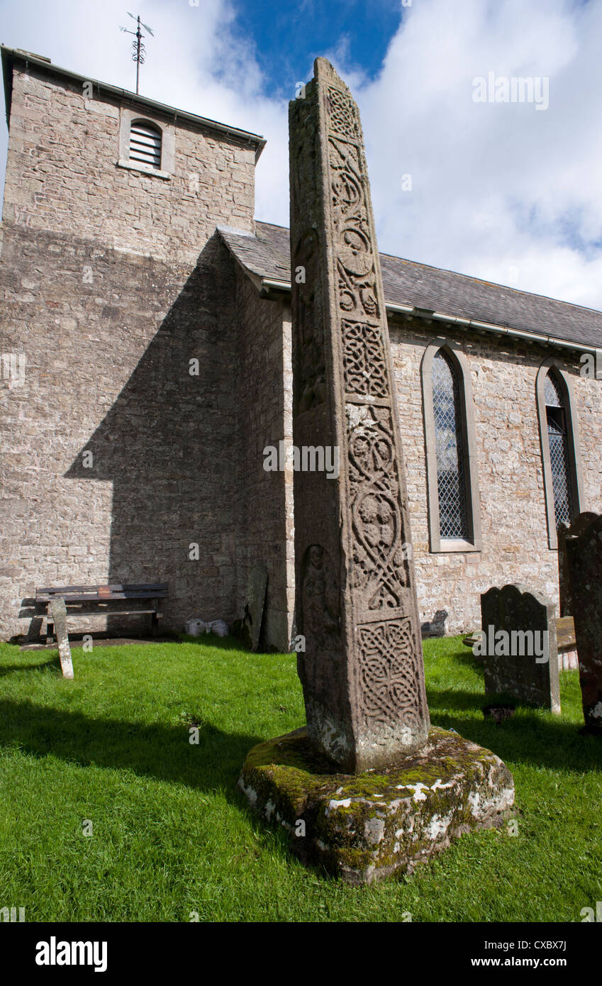 L'église de St Cuthbert et Anglian Cross, Bewcastle, Cumbria Banque D'Images